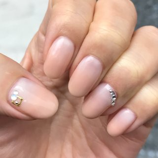 卒園式用に控えめ目指して見ました 「シンプル≠簡単」ではないんですね。
グラデーション、メッチャ難しかったです。

#シンプルネイル #卒園式ネイル #卒園式ママネイル #ベージュグラデーション #ベージュ #ワンポイントストーン💎 #ベージュホワイトグラデーション#グラデーション #ひかえめネイル #オトナ女子 #パール #春 #卒業式 #入学式 #オフィス #ハンド #シンプル #グラデーション #ミディアム #ホワイト #ベージュ #ジェルネイル #セルフネイル #Chie Seko #ネイルブック