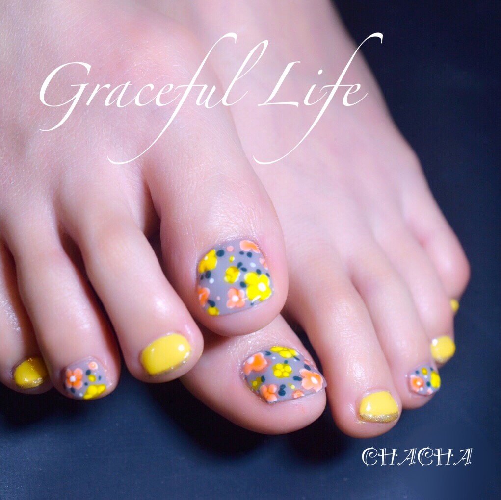 オールシーズン フット ワンカラー フラワー イエロー Chacha Nailのネイルデザイン No ネイルブック