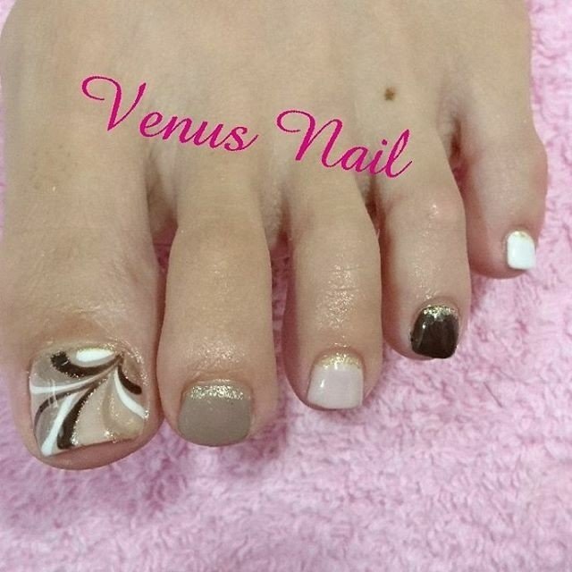 フット プッチ ベージュ ブラウン ジェル Venusnail ヴィーナスネイル のネイルデザイン No 2993131 ネイルブック