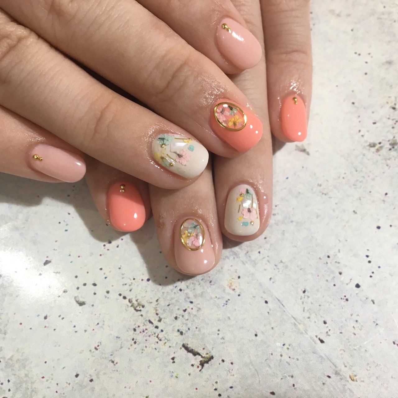 春 ハンド 押し花 ショート ホワイト 松本市ネイルサロンnail Atelier Spica ネイルアトリエスピカ のネイル デザイン No ネイルブック