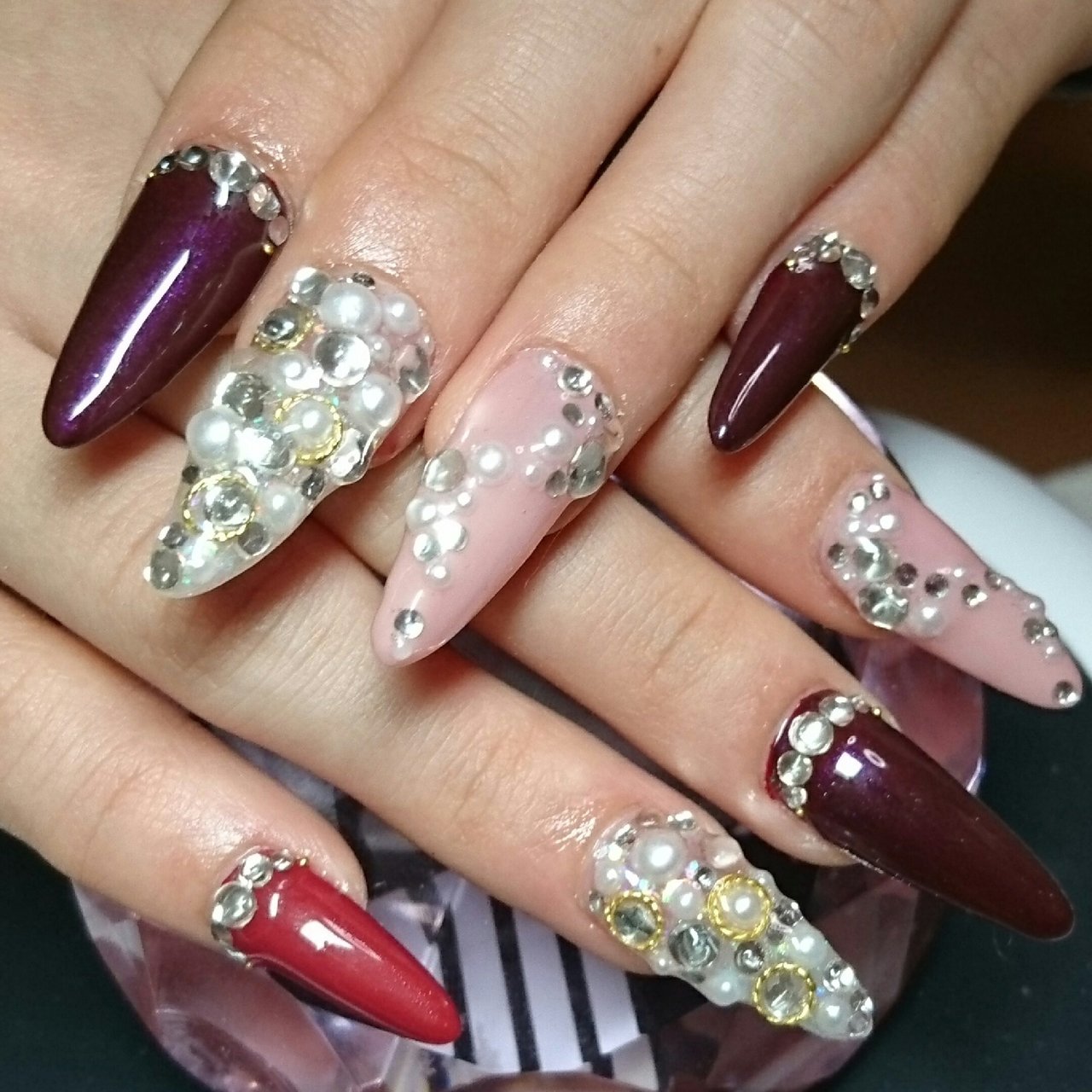 ハンド ワンカラー ビジュー ロング ベージュ Cheri Nail Keikoのネイルデザイン No 2995389 ネイルブック