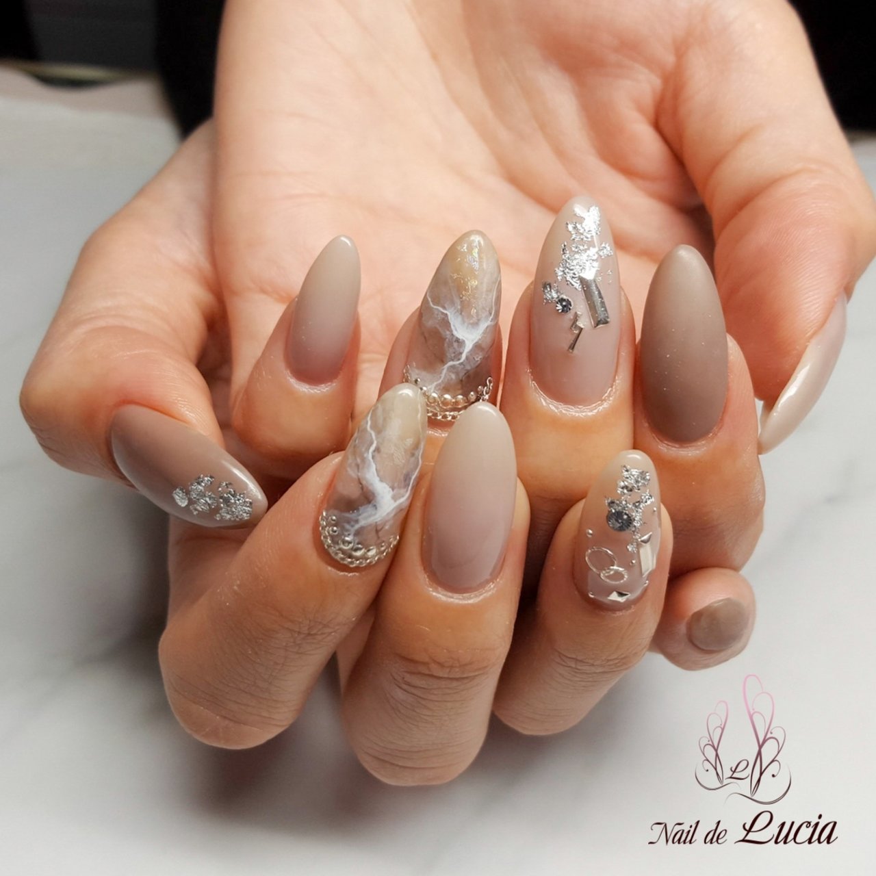 オールシーズン ハンド 大理石 ニュアンス マット Nail De Lucia Yukaのネイルデザイン No 2995390 ネイルブック