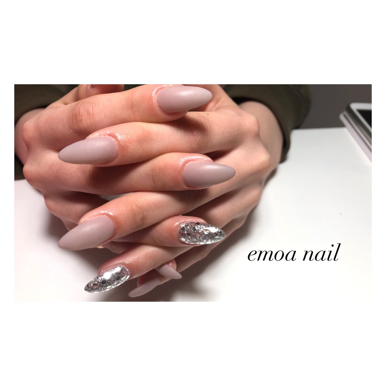 秋 オールシーズン ハンド ラメ マット Emoa Nailのネイルデザイン No ネイルブック