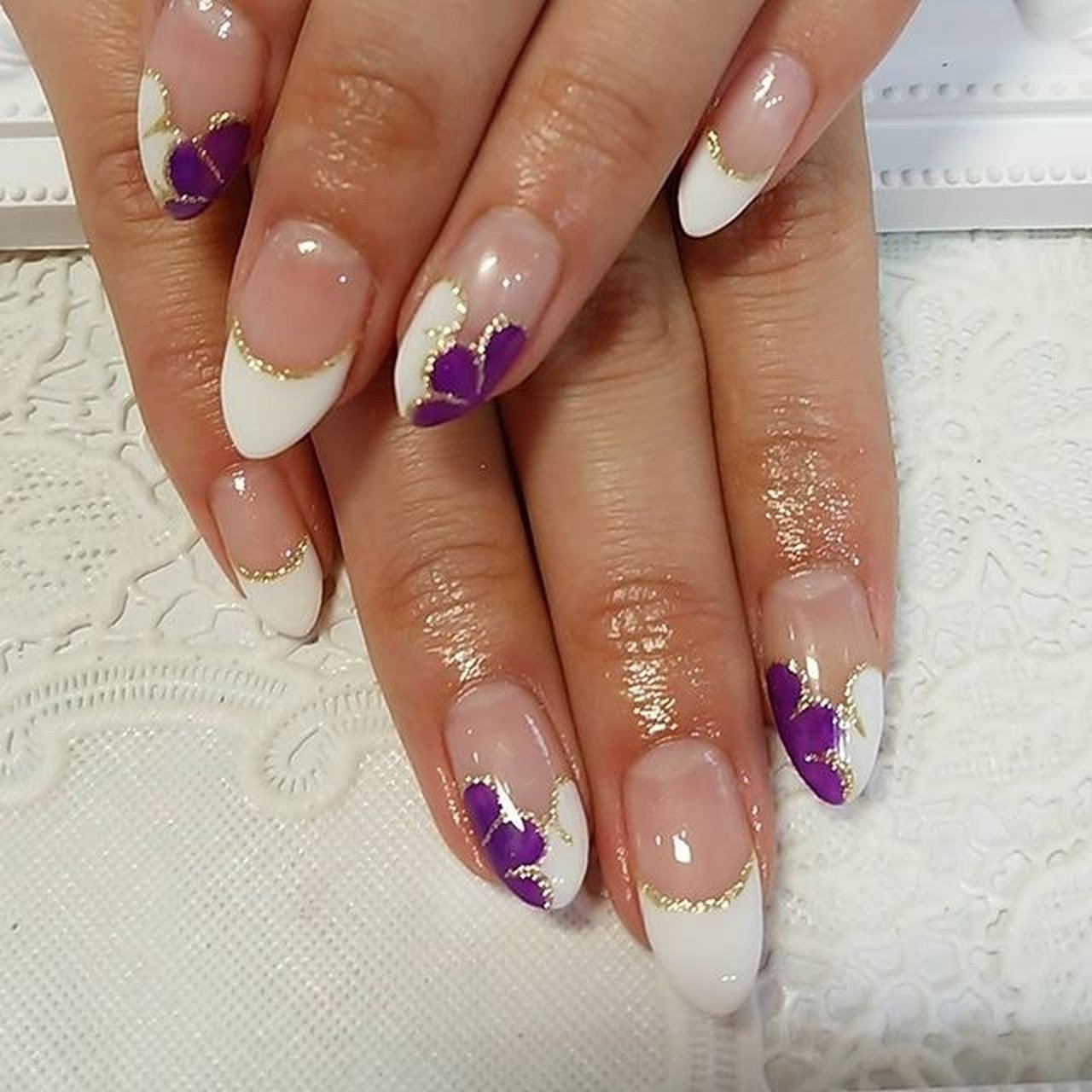 フレンチ 変形フレンチ フラワー ホワイト パープル ネイルサロン シルエットのネイルデザイン No ネイルブック