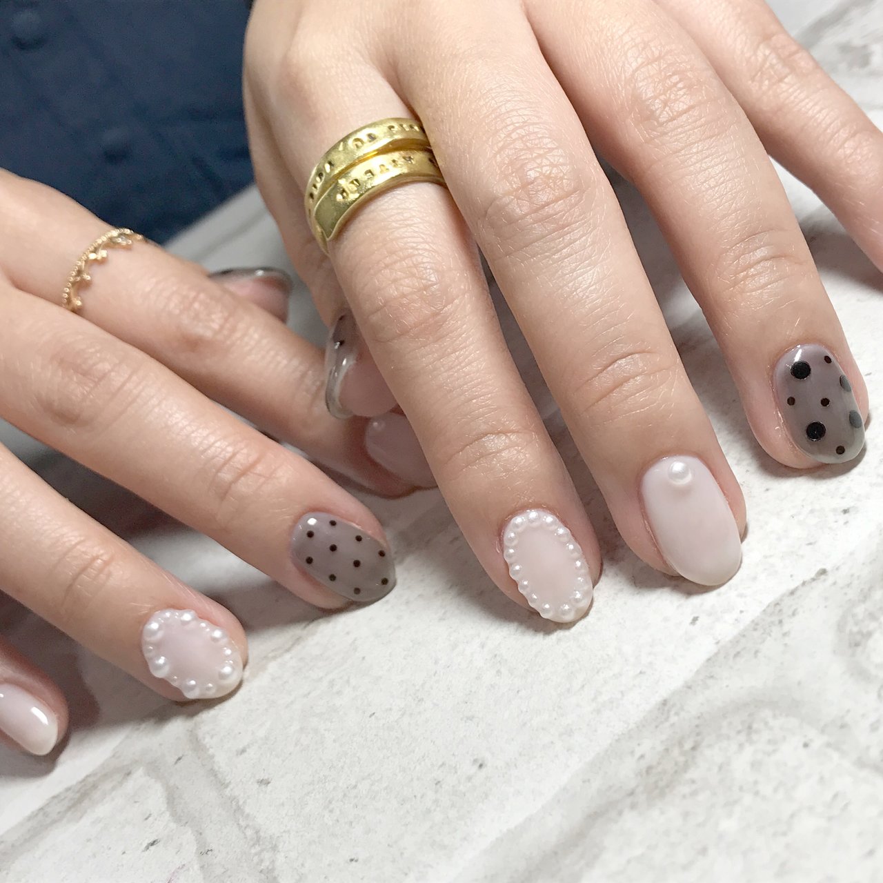 ハンド シースルー ドット ミディアム モノトーン Studio Muu Nail 鹿倉 睦のネイルデザイン No ネイルブック