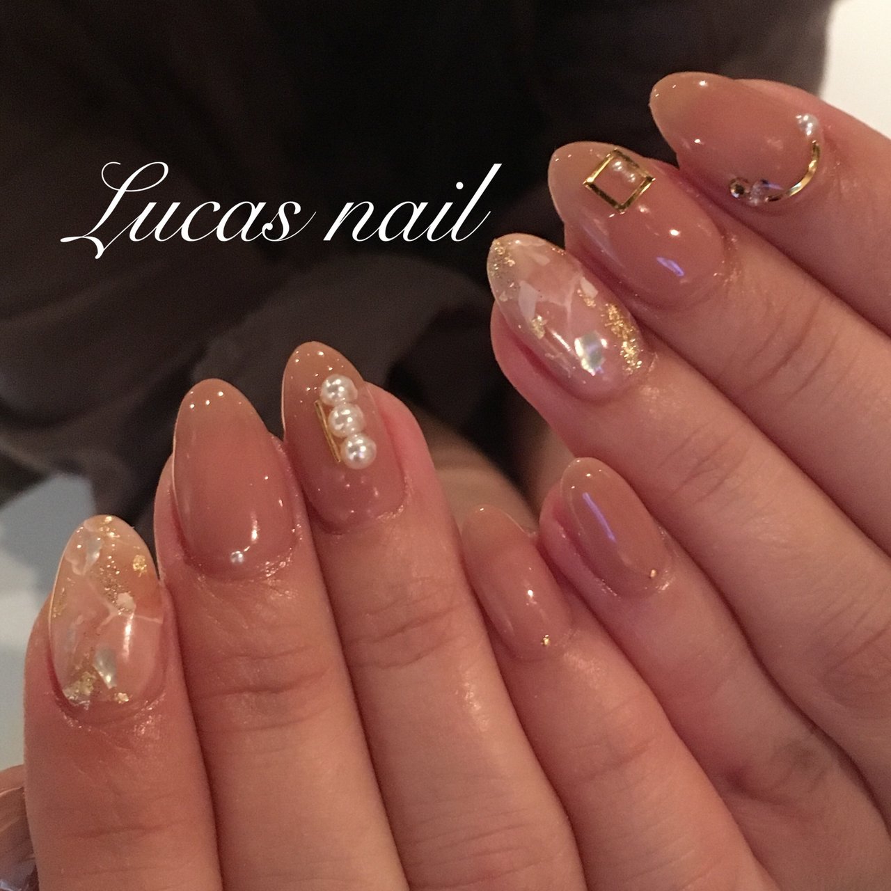 オールシーズン デート 女子会 ワンカラー ビジュー Lucas Nailのネイルデザイン No ネイルブック
