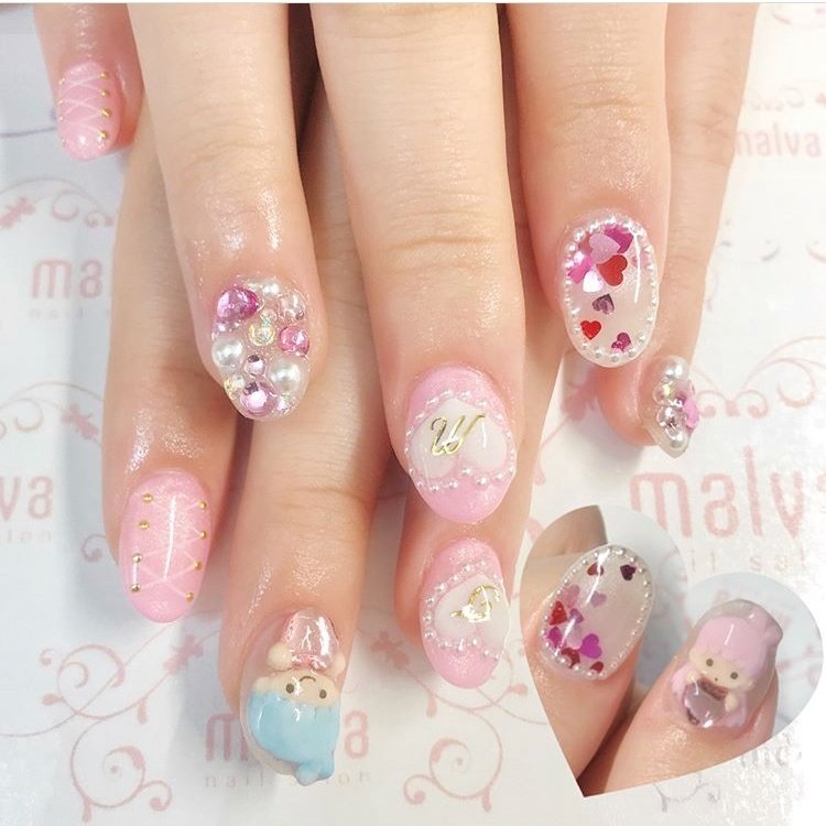 オールシーズン ハンド ホログラム パール ハート Nailsalon Malva 原宿店のネイルデザイン No ネイルブック