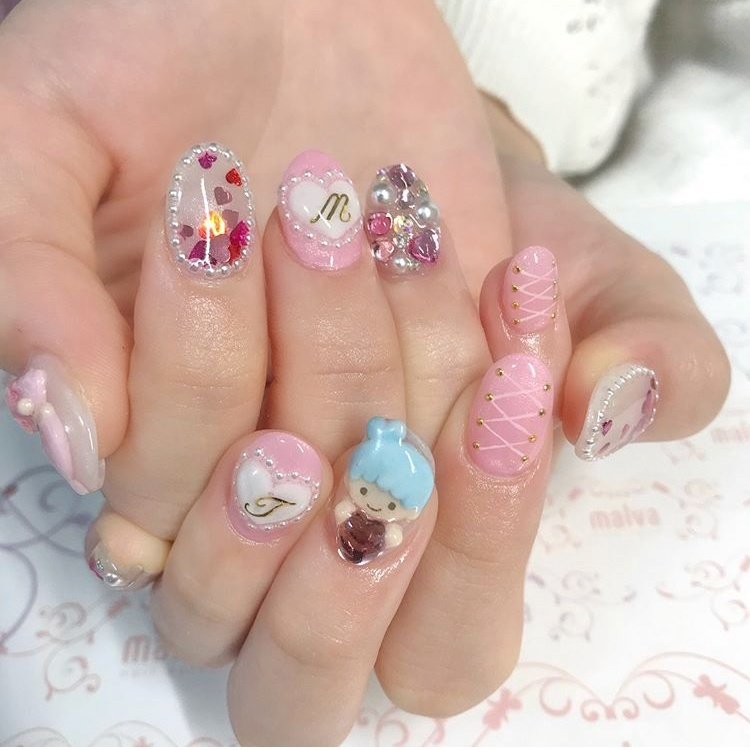 オールシーズン ハンド ホログラム パール ハート Nailsalon Malva 原宿店のネイルデザイン No ネイルブック