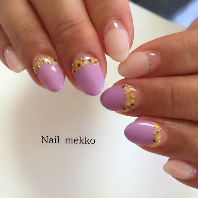 変形フレンチ フラワー ボタニカル 押し花 ホワイト Nail Mekkoのネイルデザイン No ネイルブック