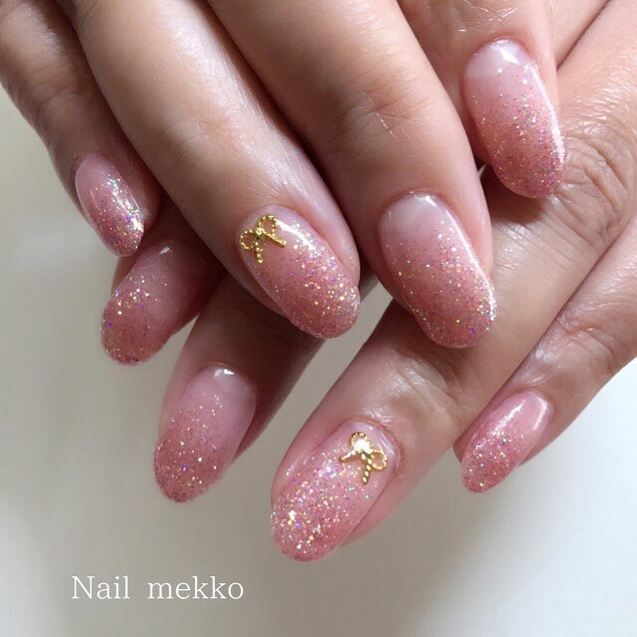 グラデーション ラメ リボン ピンク お客様 Nail Mekkoのネイルデザイン No ネイルブック