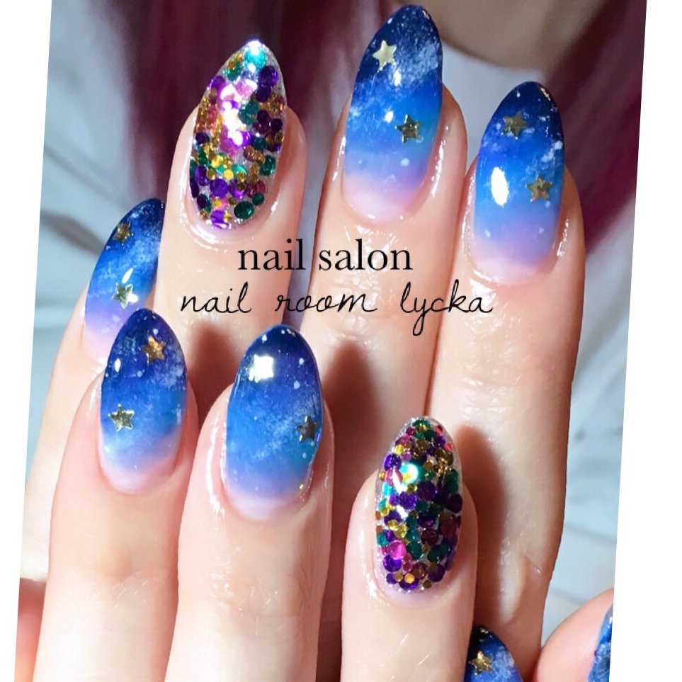 ライブ ハンド グラデーション ホログラム ギャラクシー Nail Room Lycka ネイルルームリッカ のネイル デザイン No ネイルブック