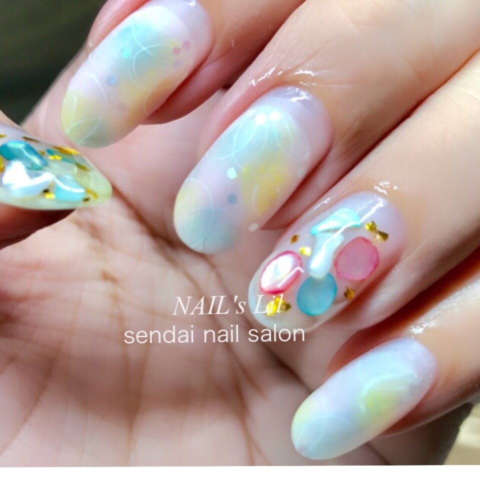 フラワー シェル ピンク イエロー 水色 ネイルズ リル Nails Lil Chie Takahashi のネイルデザイン No ネイルブック