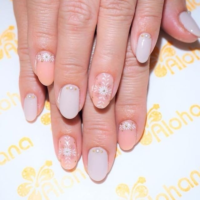 春 オールシーズン ハンド ビジュー フラワー Alohanaのネイルデザイン No ネイルブック