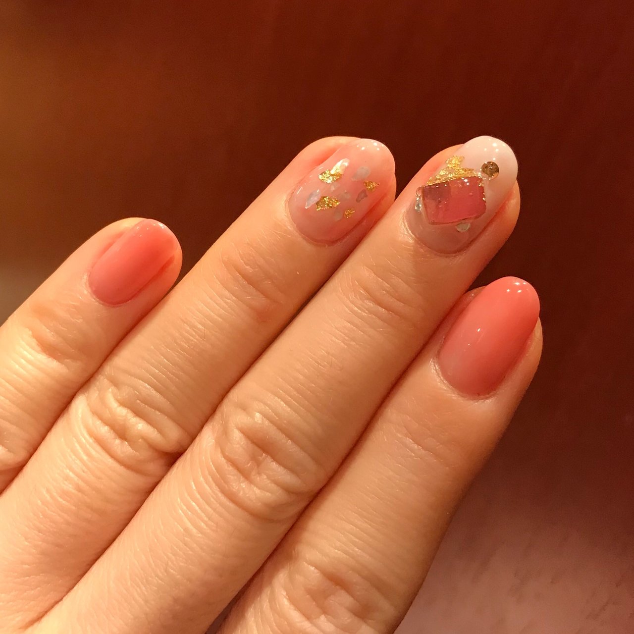 ハンド ビジュー シェル タイダイ ショート チョコのネイルデザイン No ネイルブック