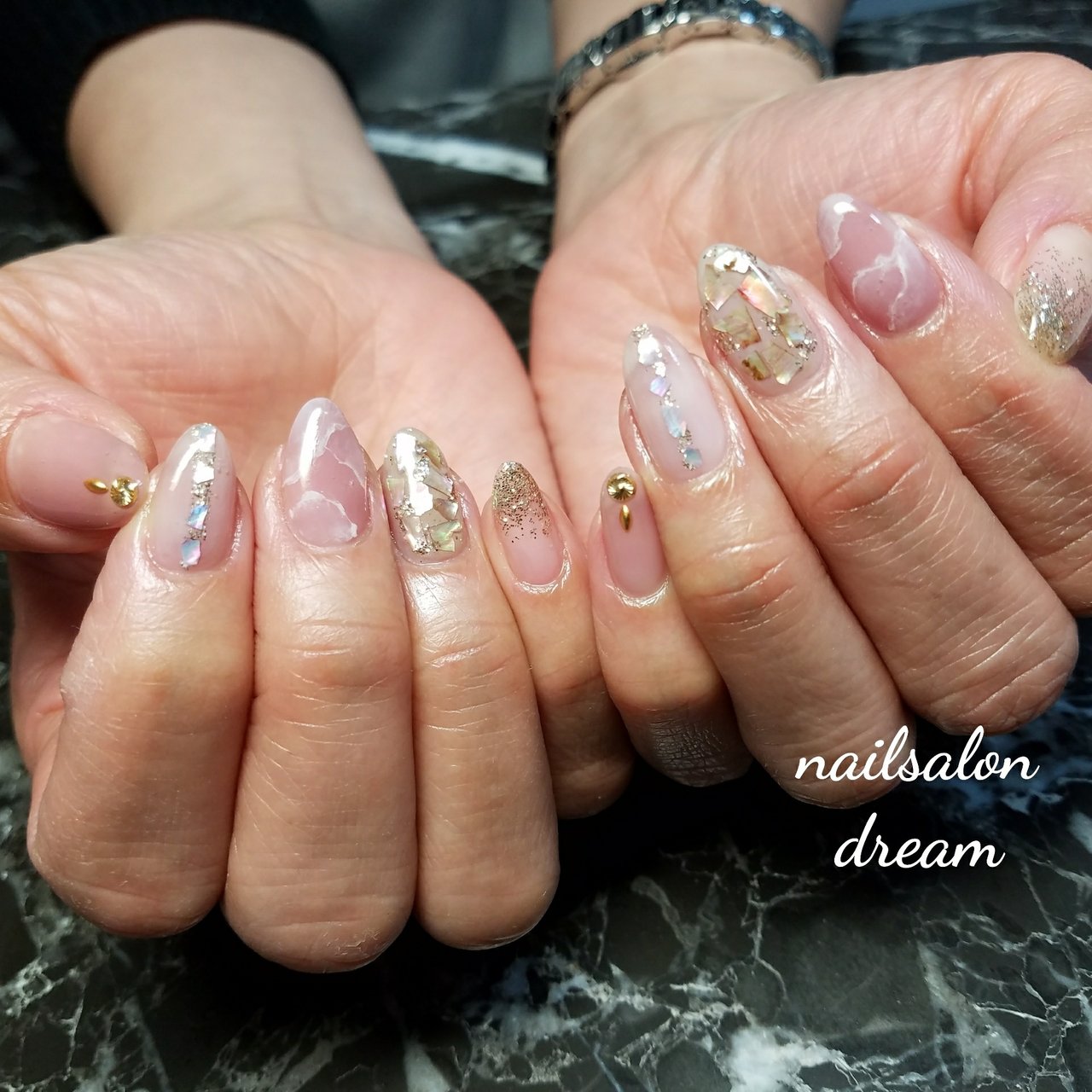 ラメ 大理石 ニュアンス クリア ベージュ Nail Dreamのネイルデザイン No ネイルブック