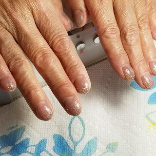 #シンプルネイル　#60代のお客様　#オシャレで素適でした #宇治#伊勢田#宇治ネイルサロン #オールシーズン #ハンド #グラデーション #ラメ #ショート #ベージュ #パープル #ジェルネイル #お客様 #No.8（京都宇治）はる #ネイルブック