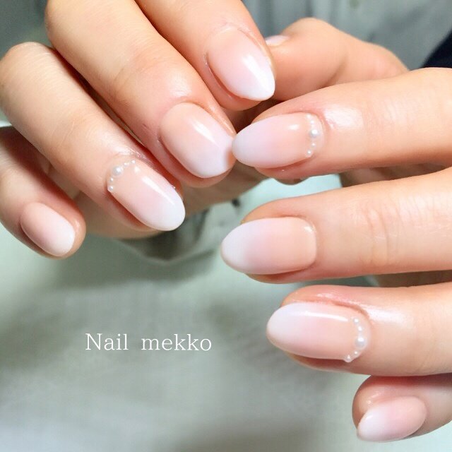 シンプル グラデーション パール ホワイト ベージュ Nail Mekkoのネイルデザイン No ネイルブック