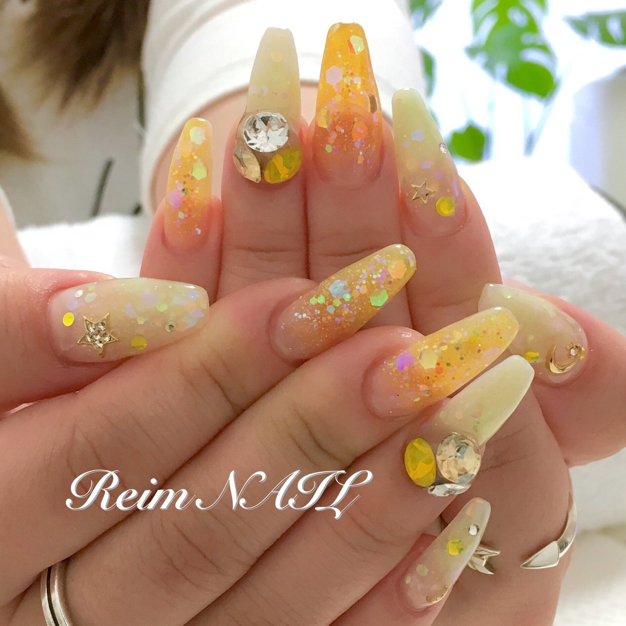 春 パーティー ハンド グラデーション ビジュー Reimのネイルデザイン No ネイルブック