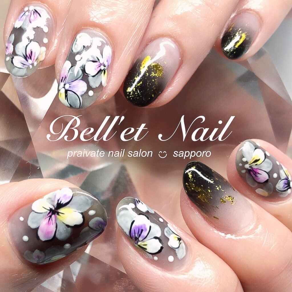 グラデーション フラワー ブラック Bell Et Nail ネイリストayacoのネイルデザイン No ネイルブック