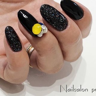 黒ラメはココイストのネイルデザイン ネイルブック