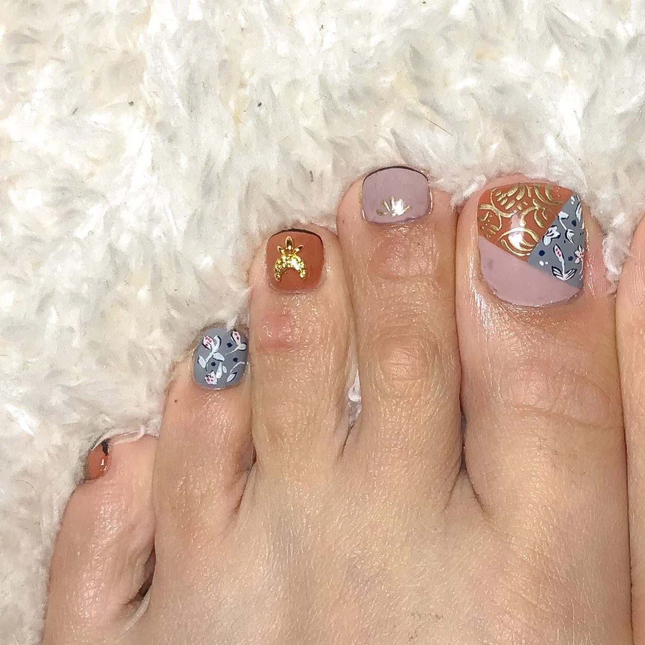オールシーズン フット フラワー ブロック ブラウン Ooak Nail Studioのネイルデザイン No ネイルブック