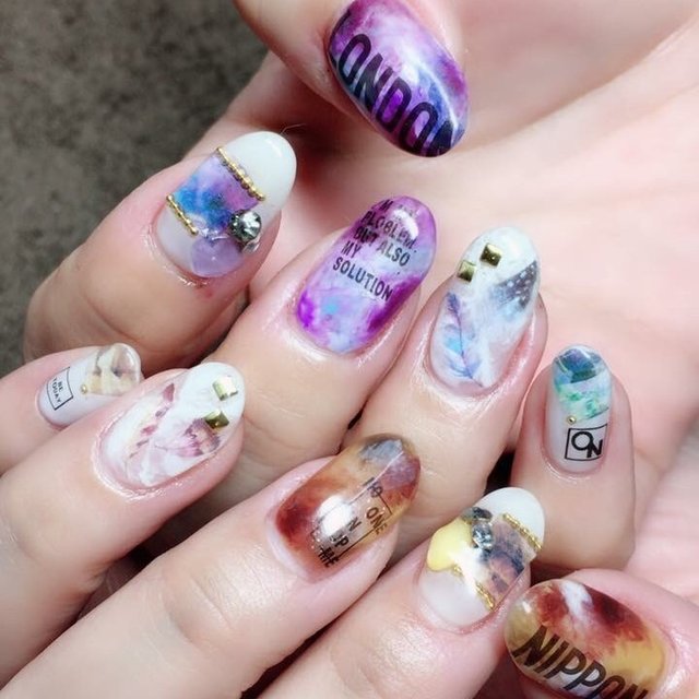 指先をお洒落にアップデート！貴女に似合う素敵なネイルを選んでみませ ネイルオンジュエリー[58]太陽(ライトブルー)、ストーン、ネイルパーツ♪