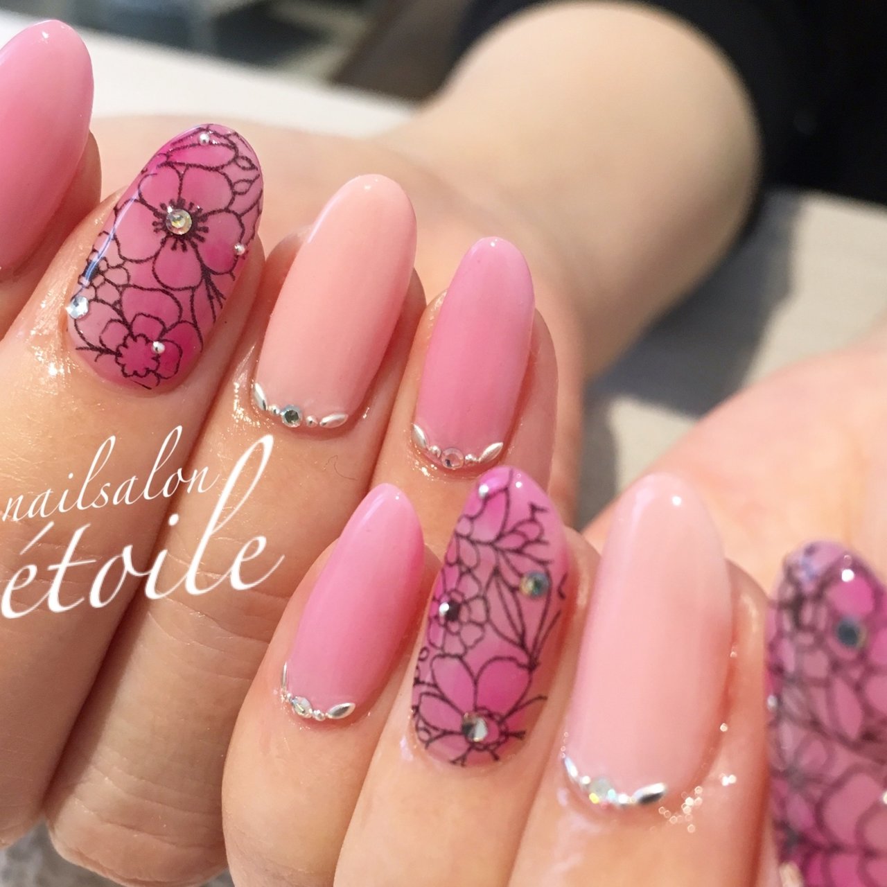 ワンカラー レース ピンク レッド ジェル Nailsalon Etoile Yukiのネイルデザイン No ネイルブック