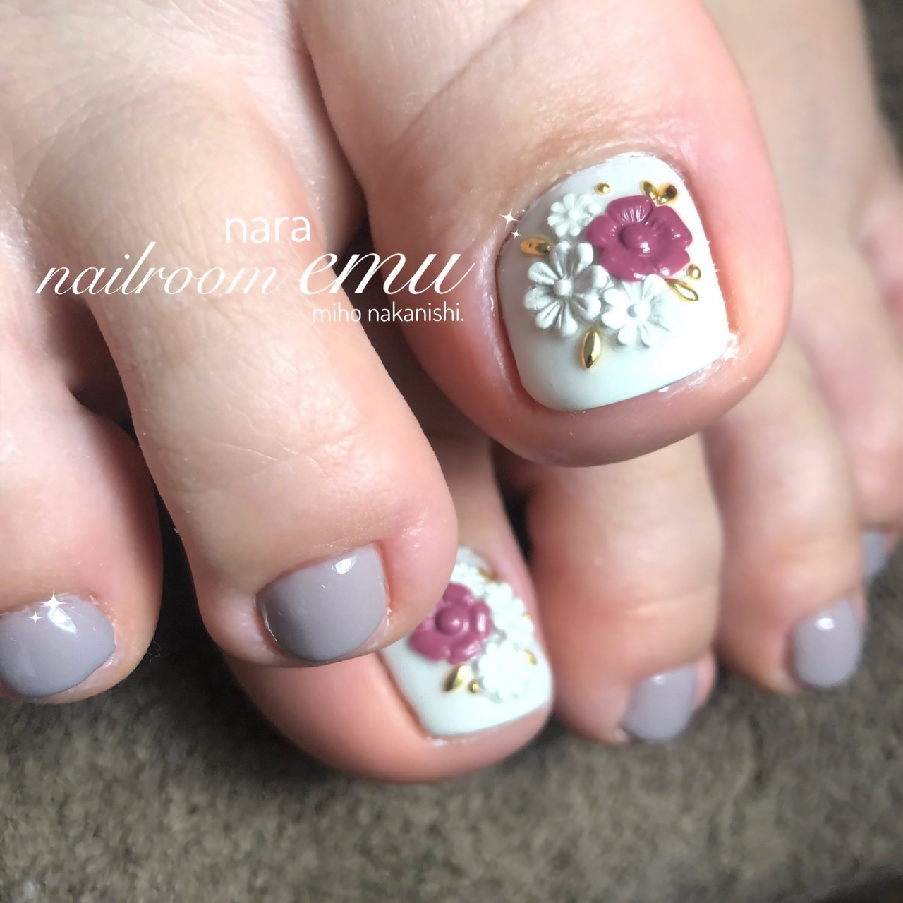 オールシーズン フット ワンカラー ホワイト グレー 奈良ネイルサロンnailroomemuのネイルデザイン No ネイルブック