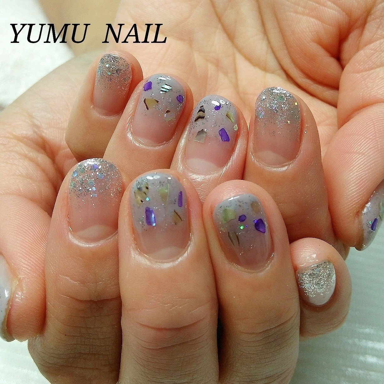 グラデーション ラメ シェル パープル グレージュ Yumunailのネイル