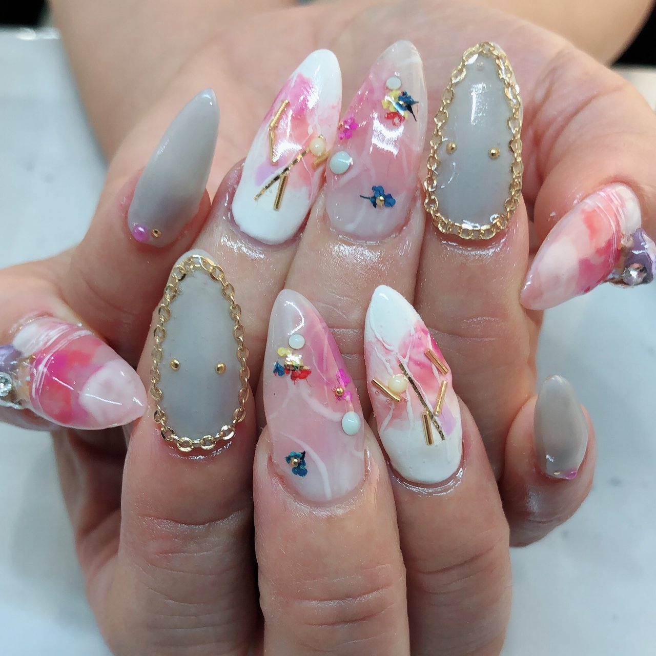 春 女子会 ハンド ビジュー ニュアンス Lifra0802のネイルデザイン No ネイルブック