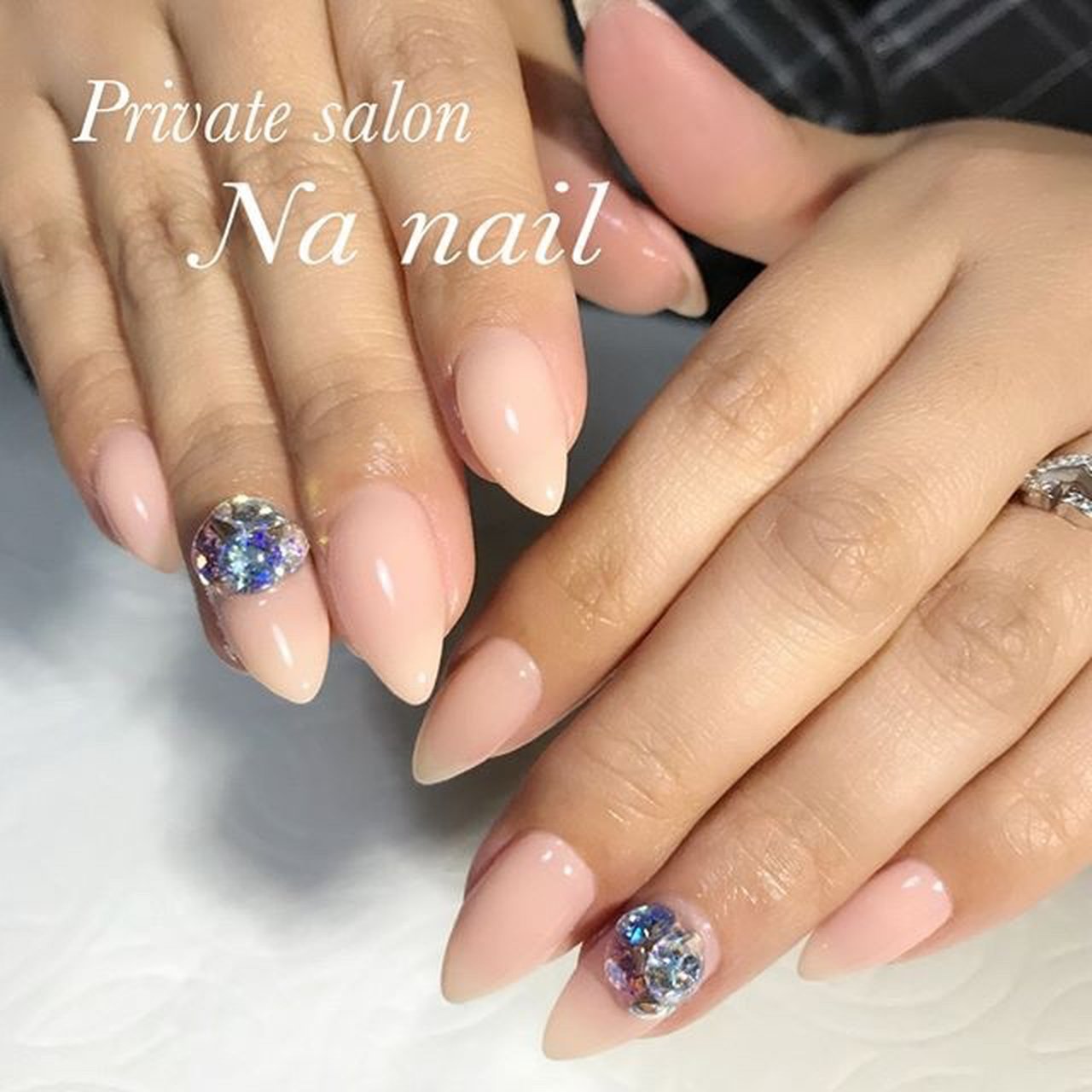 オールシーズン ハンド シンプル ビジュー ワンカラー Na Nailのネイルデザイン No ネイルブック