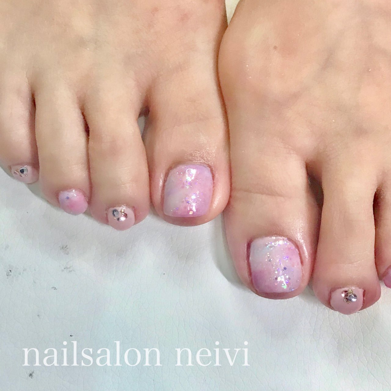 春 オールシーズン 女子会 フット パステル Nailsalon Neiviのネイルデザイン No ネイルブック