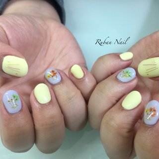 21年 新着順 ボタニカル レモンイエローのネイルデザイン ネイルブック