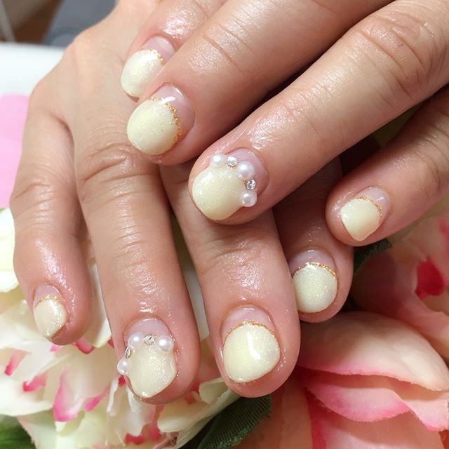 春 オールシーズン ハンド 変形フレンチ パール Nail Room Souvenirのネイルデザイン No ネイルブック