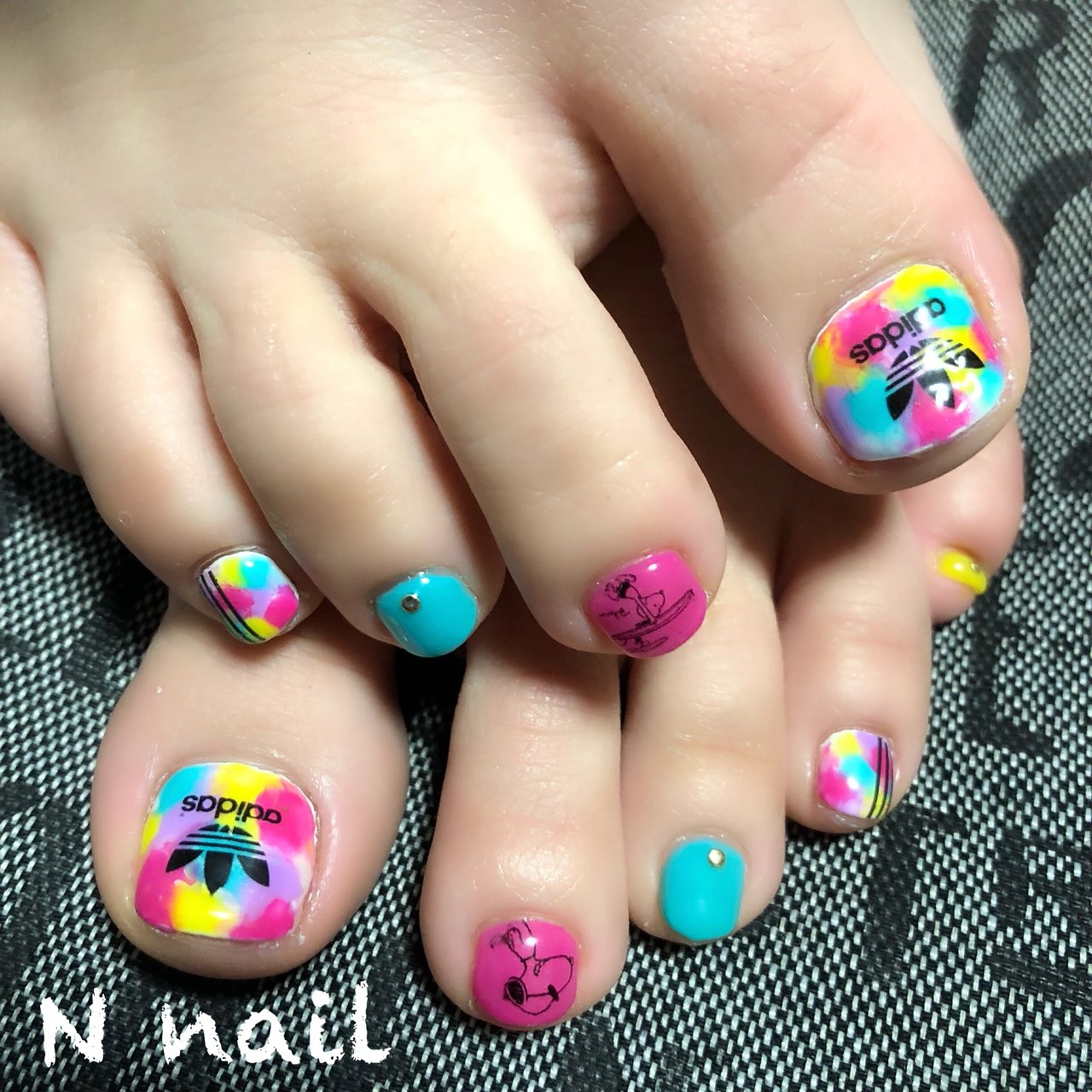 フット キャラクター タイダイ ブランド柄 ピンク N Nailのネイルデザイン No ネイルブック