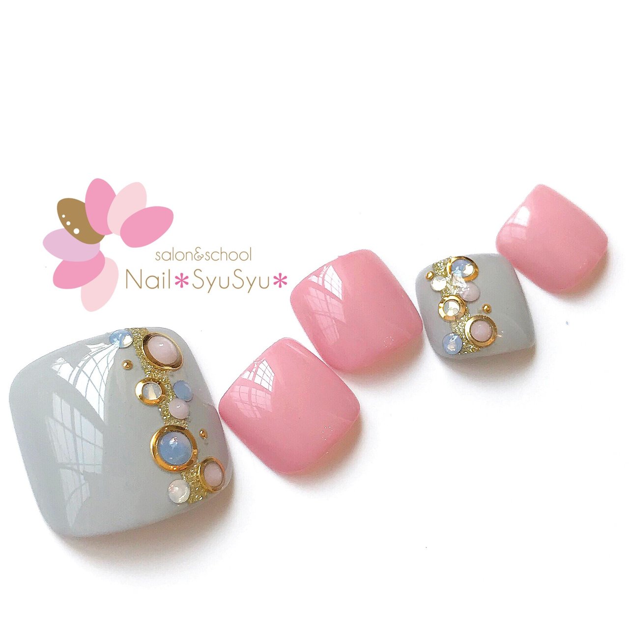 春 フット ビジュー ピンク グレー Nail Syusyu ネイルシュシュのネイルデザイン No ネイルブック