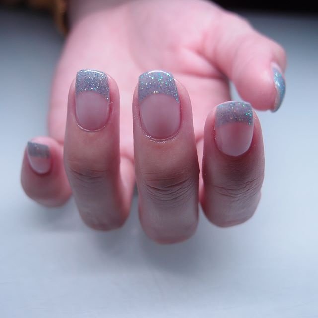 シンプル フレンチ ラメ ホワイト 水色 R Nailのネイルデザイン No 3106288 ネイルブック