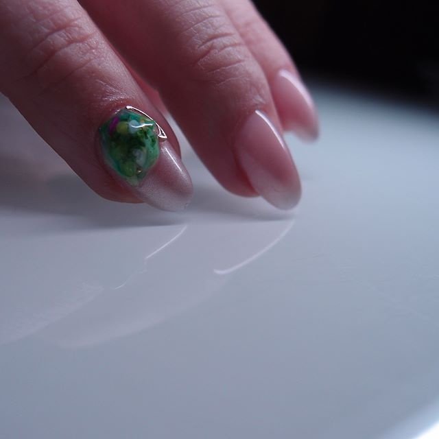 シンプル グラデーション パール 3d ベージュ R Nailのネイルデザイン No ネイルブック