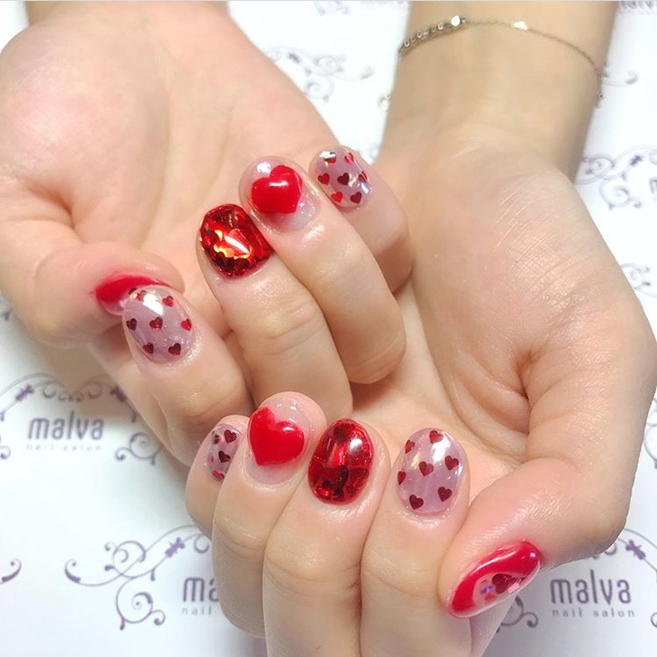 オールシーズン バレンタイン ハンド ホログラム ハート Nailsalon Malva 原宿店のネイルデザイン No ネイル ブック