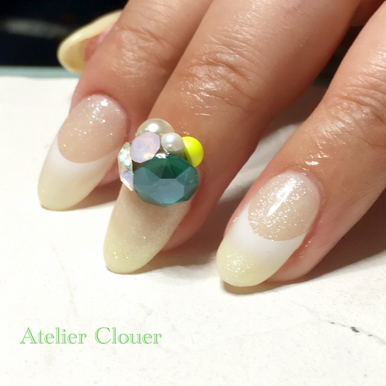 春 夏 ハンド フレンチ 変形フレンチ アトリエクルエ Atelierclouerのネイルデザイン No ネイルブック