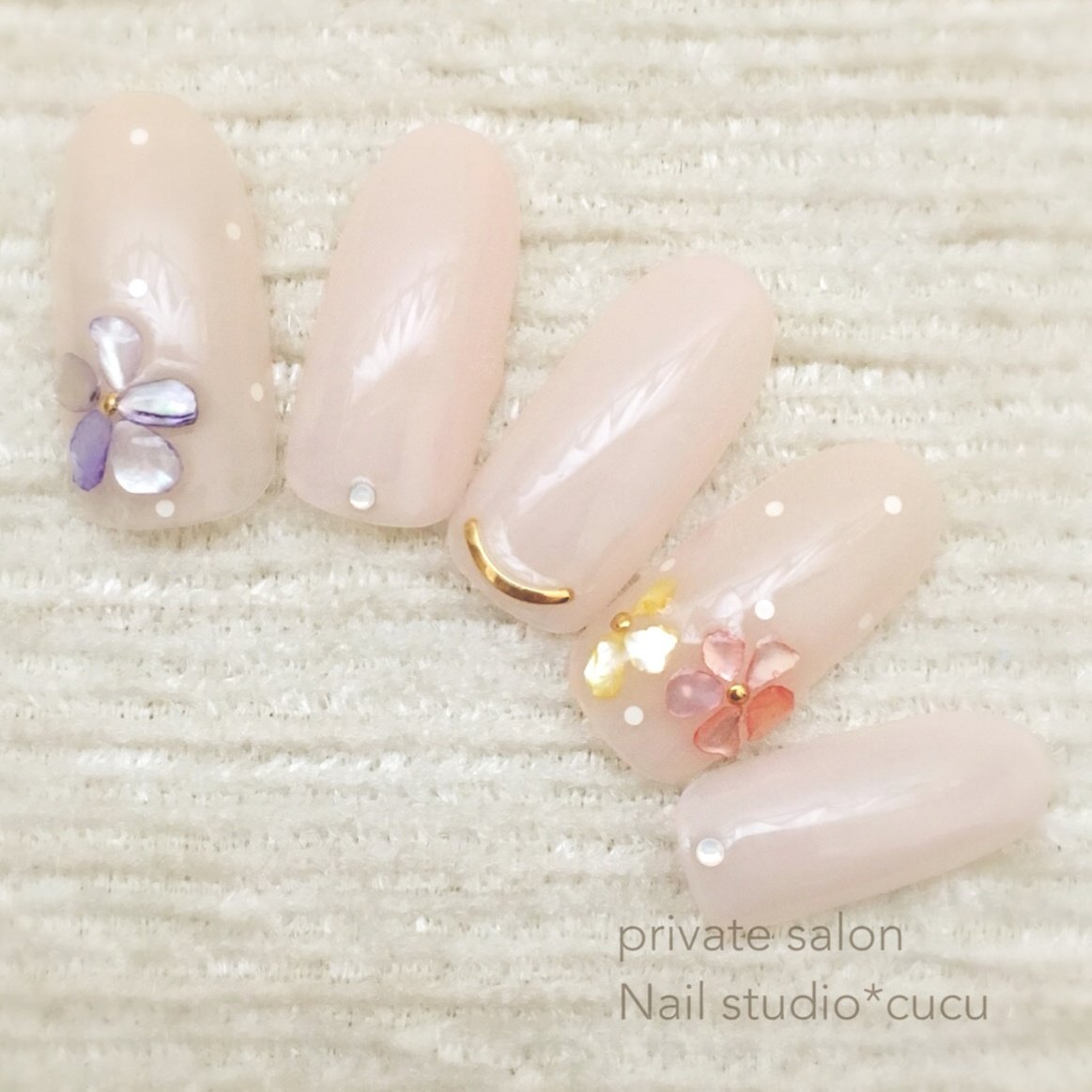 オールシーズン ハンド フラワー シェル ドット Nail Studio Cucuのネイルデザイン No ネイルブック