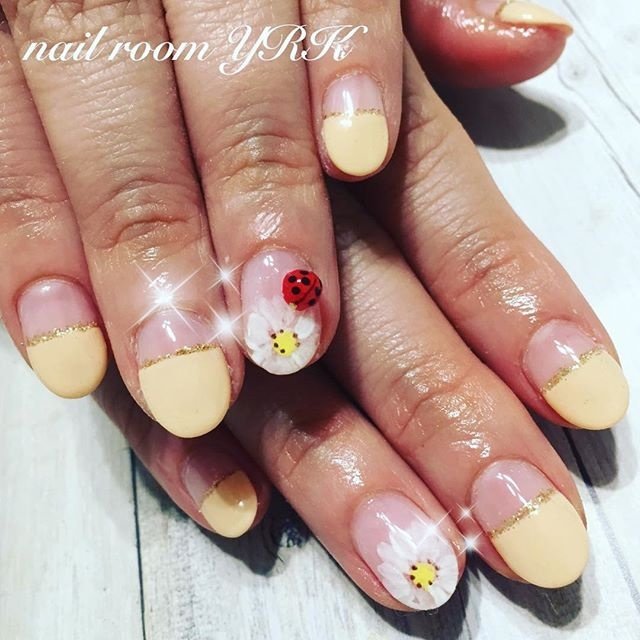 春 夏 ハンド シンプル 変形フレンチ Nail Room Yrkのネイルデザイン No ネイルブック