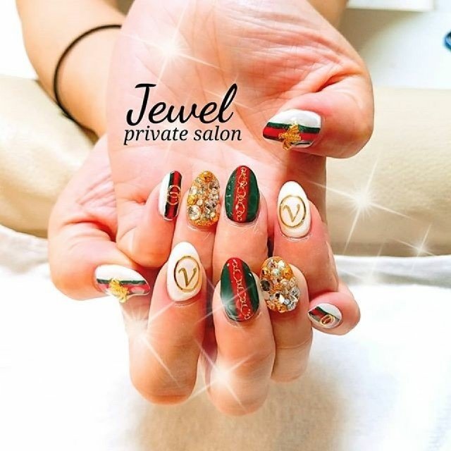 オールシーズン ブランド柄 ホワイト レッド グリーン Nailst Rのネイルデザイン No ネイルブック