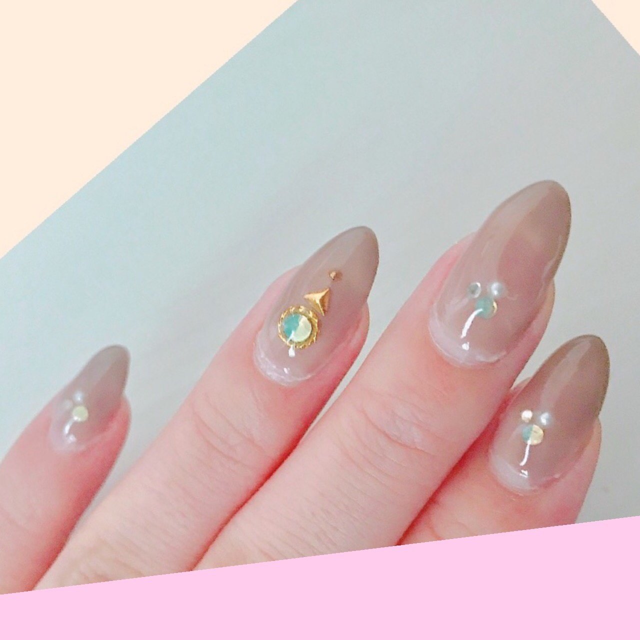 オフィス ハンド シンプル ミディアム グレージュ Mugi ஐ Nail のネイルデザイン No ネイルブック