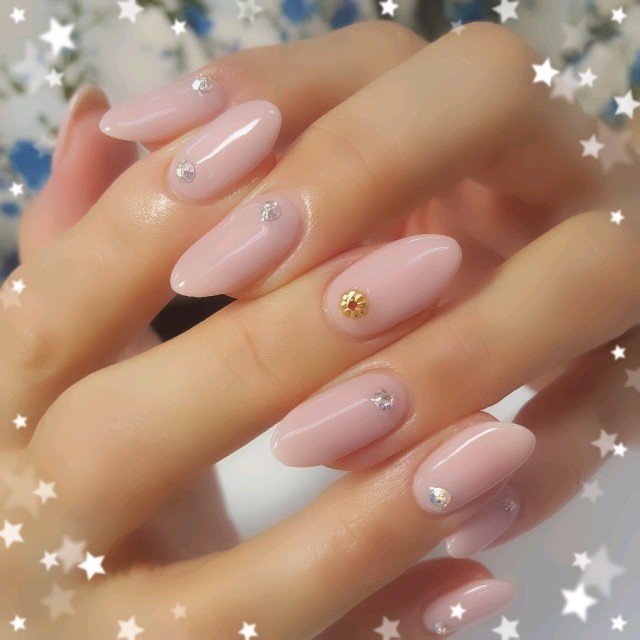 ハンド ワンカラー ビジュー ミディアム ベージュ スターのネイルデザイン No ネイルブック