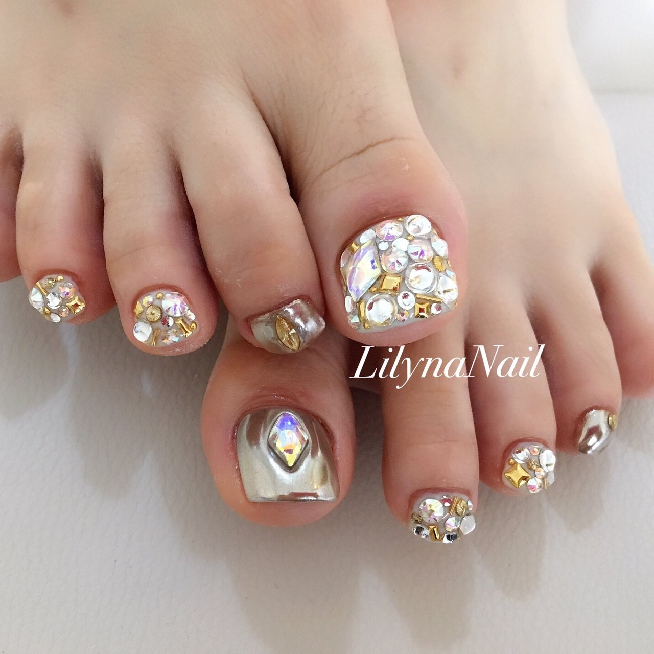 オールシーズン フット ビジュー デコ ミラー Nailsalon Lilynaのネイルデザイン No 3129822 ネイルブック