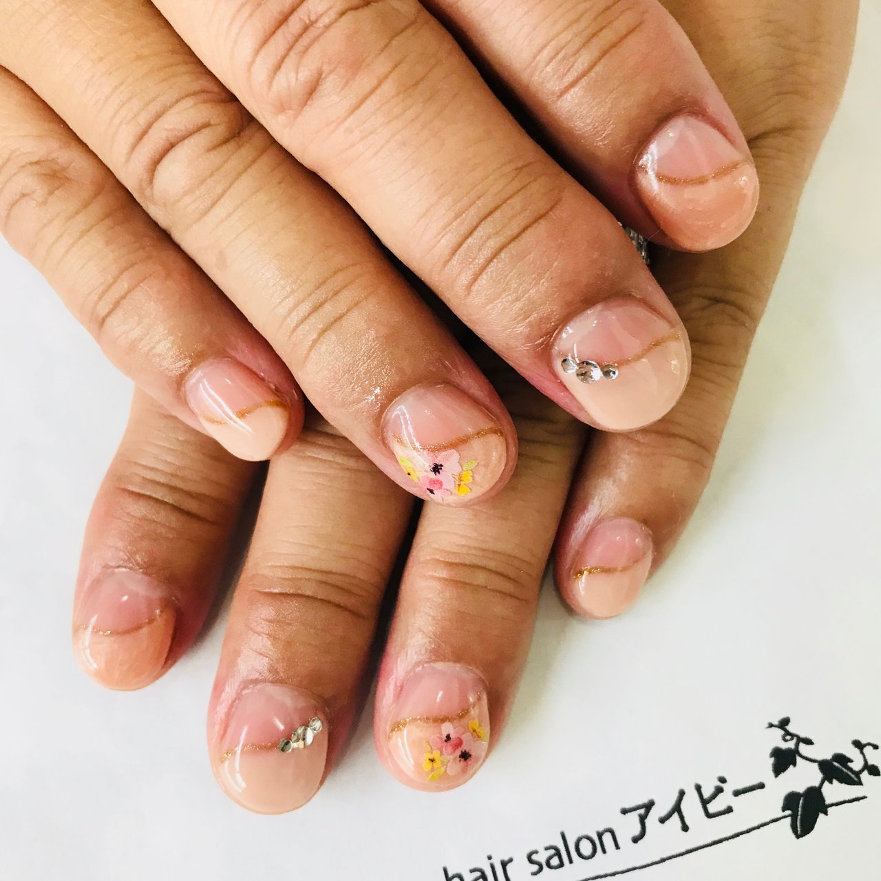 オールシーズン オフィス ハンド 変形フレンチ ショート Ivy Nail Salonのネイルデザイン No ネイルブック