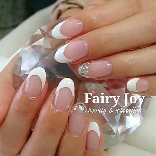 ブライダル ハンド フレンチ ミディアム ホワイト Tachuminのネイルデザイン No ネイルブック