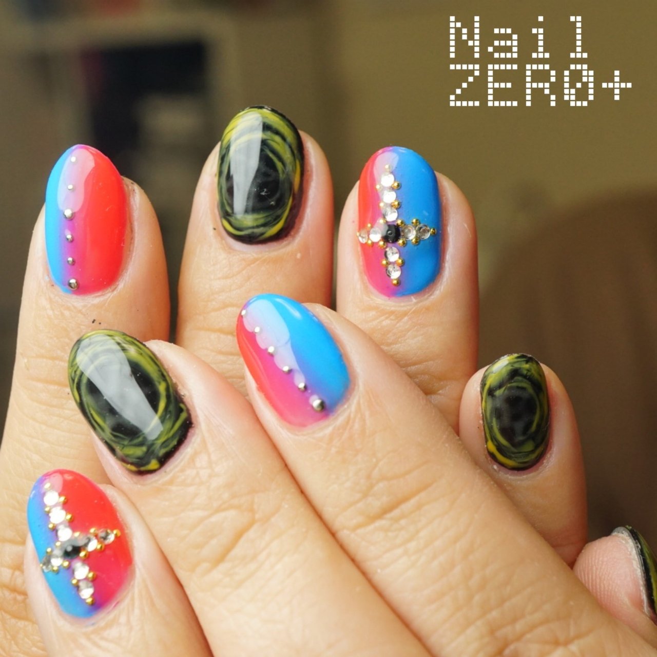 ハンドネイル サリーハンセンのミッドナイトドライブ : r/RedditLaqueristas