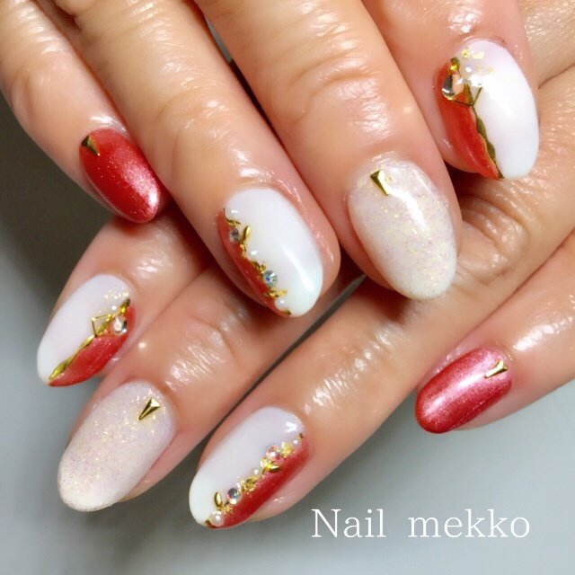 フレンチ 変形フレンチ ビジュー パール バイカラー Nail Mekkoのネイルデザイン No ネイルブック